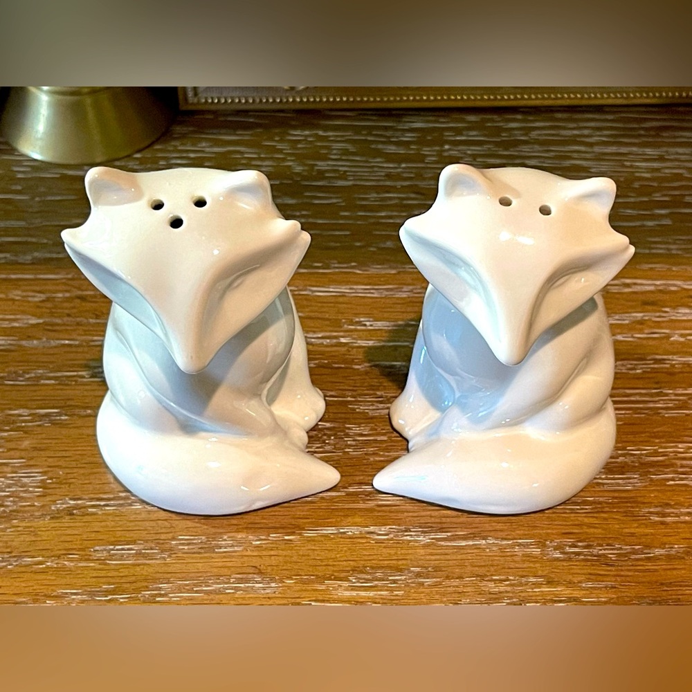 Fox Salt & Pepper Shakers white ceramic. Each fox is Approximately 2”x 3.5”. - Picture 2 of 7